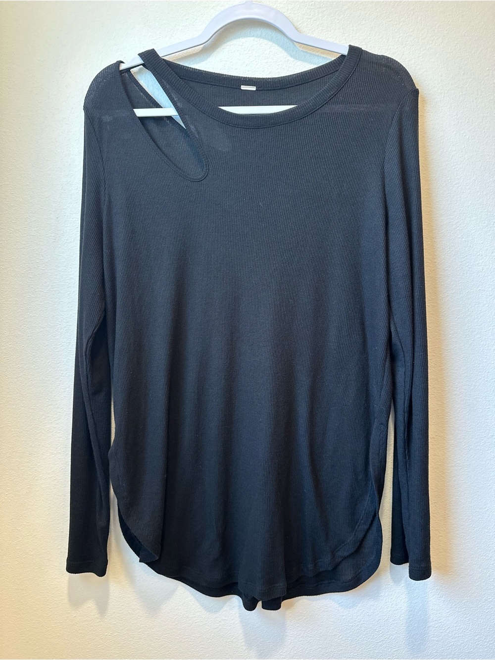 Alo Yoga Black Ribbed Long Sleeve Cutout Top Size Tag Missing L/XL
